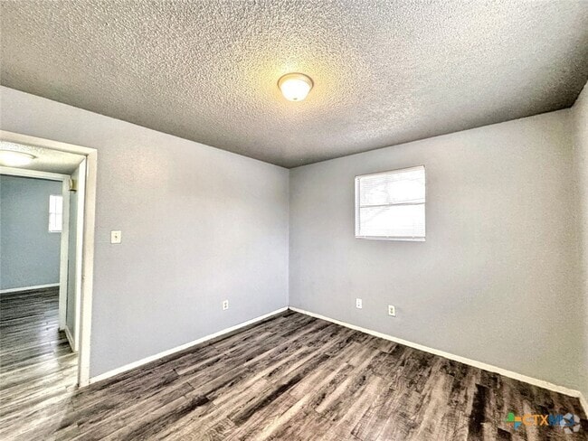 Building Photo - 712 Martindale Rd Rental