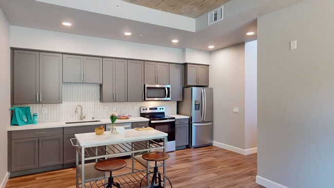 Capitol Towers - Luxury Midrise