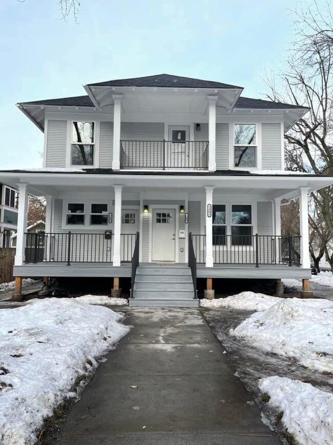 Building Photo - 1902 W 10th Ave Unit 100