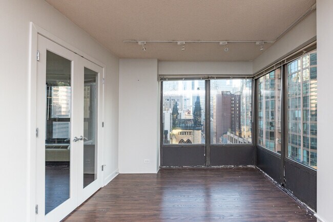 Photo - 30 E Huron St Unit 904