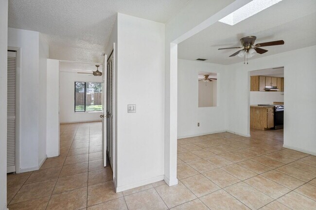 Photo - 14907 Coldwater Ln
