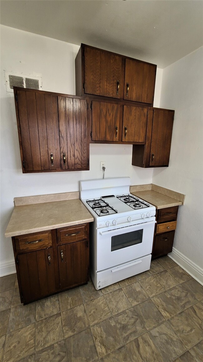 Photo - 139 N Ash St