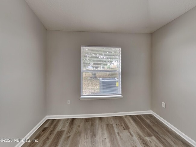 Photo - 2450 Creekfront Dr