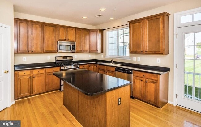 Photo - 1693 Mohegan Dr