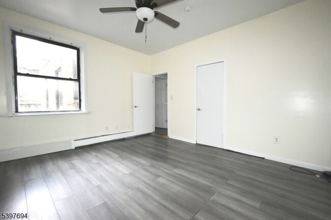 Photo - 1600 Maple Ave Unidad A4