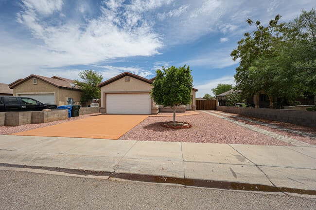 Photo - 619 N 70th Ave House