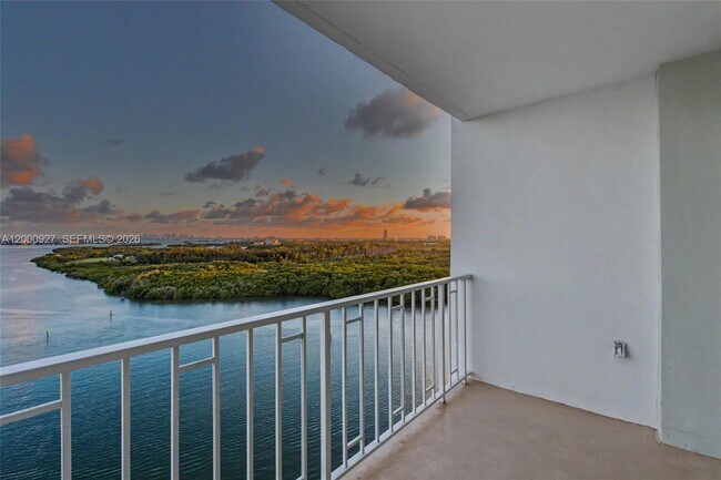 Photo - 500 Bayview Dr Unit 1930