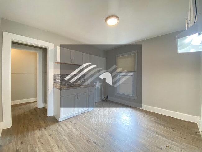 Photo - 323 Harrison St Unit Upper