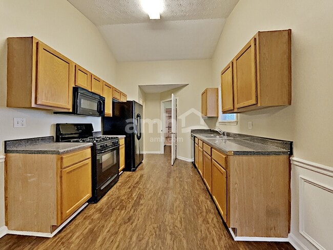 Photo - 451 Bellingham Dr