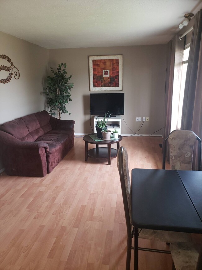 Photo - 9223-101ave 101 Ave