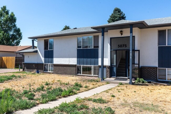 Building Photo - 5075 Whip Trail Unit 4