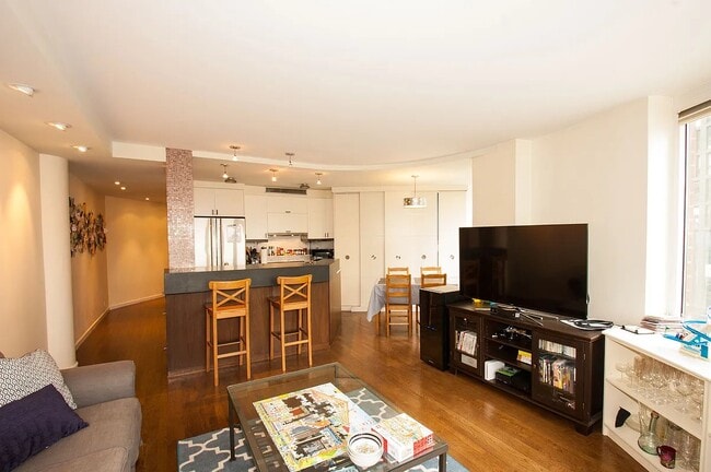 275 Greenwich St Unidad 14M