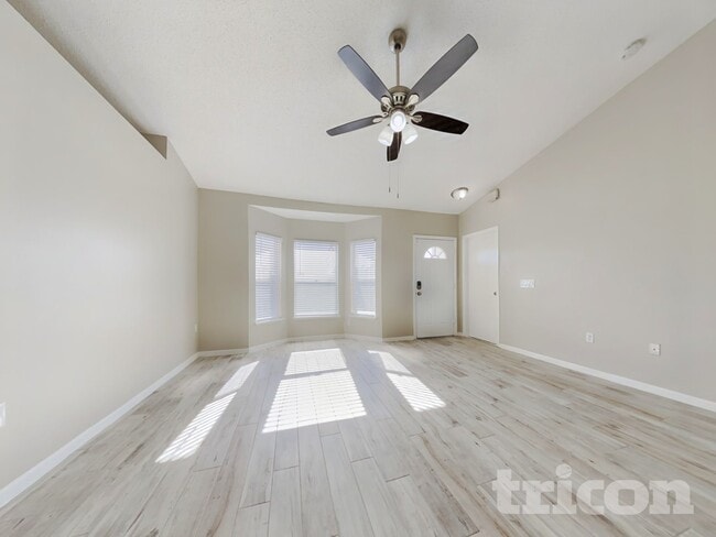 Photo - 164 Larchmont Dr