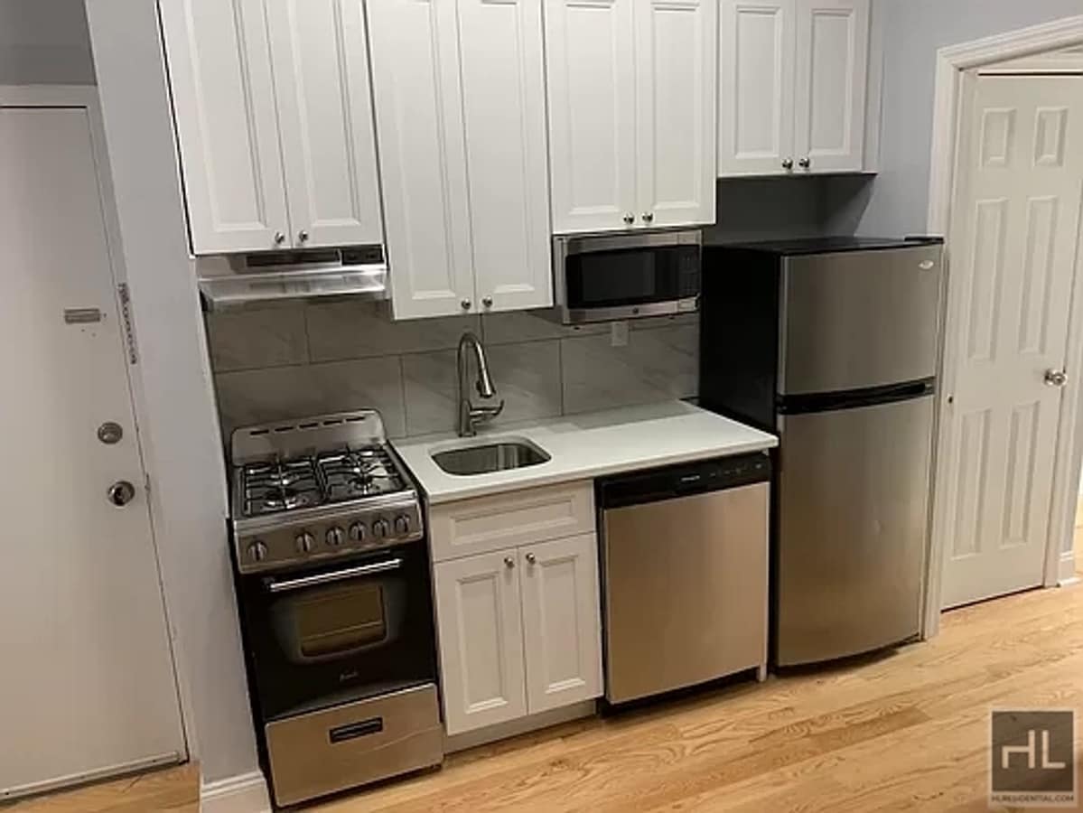 Modern 3BR in the Heart of the East Village – In-Unit W/D & Dishwasher! - Modern 3BR in the Heart of the East Village – In-Unit W/D & Dishwasher! Unit 8