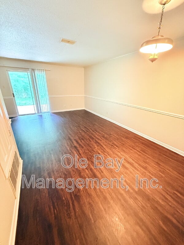 Photo - 965 Navco Rd
