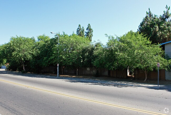 Photo - Villa Pines Apartments