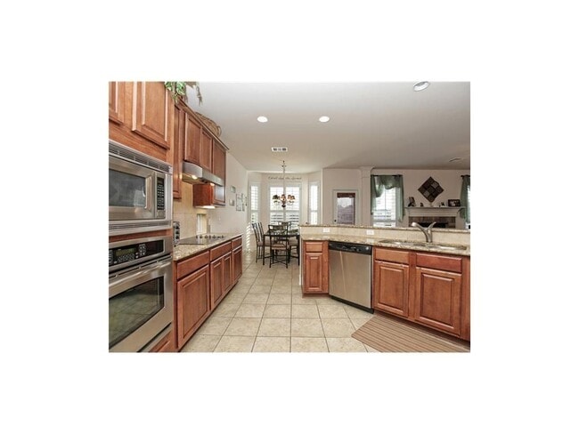 Photo - 2660 Salorn Way