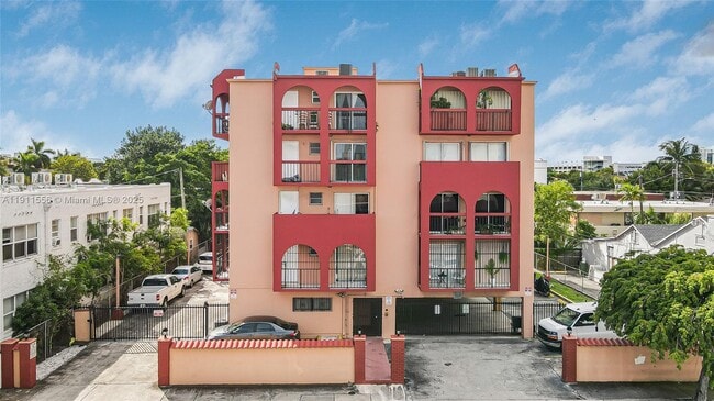 Building Photo - 420 NW 12th Ave Unit 41