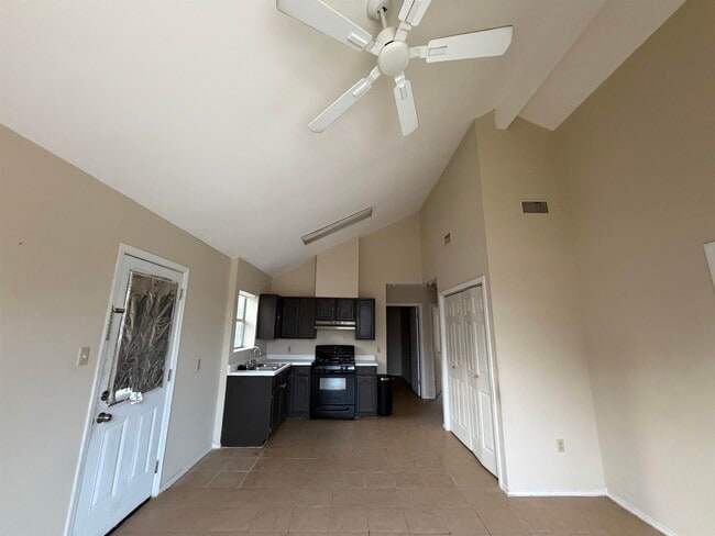 Photo - 410 Gage Loop