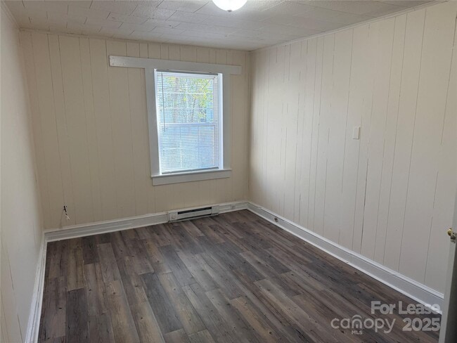 Photo - 826 Cantwell St