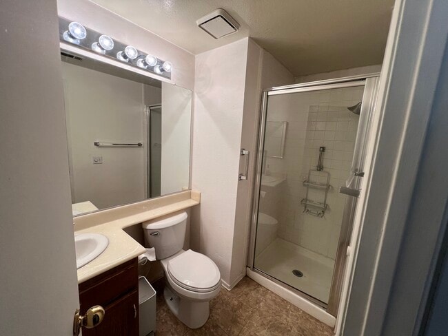 Photo - 3242 Rollingridge Ave