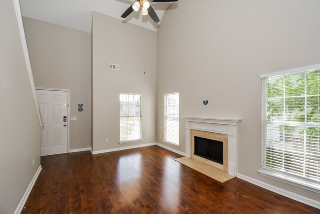 Photo - 405 Randall Ln