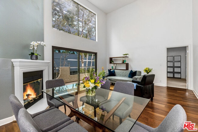 Building Photo - 1633 S Bentley Ave Unit 306