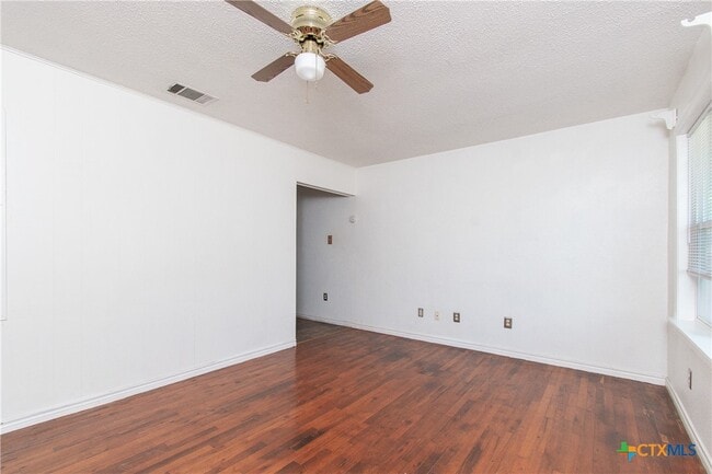 Photo - 202 Carpenter St