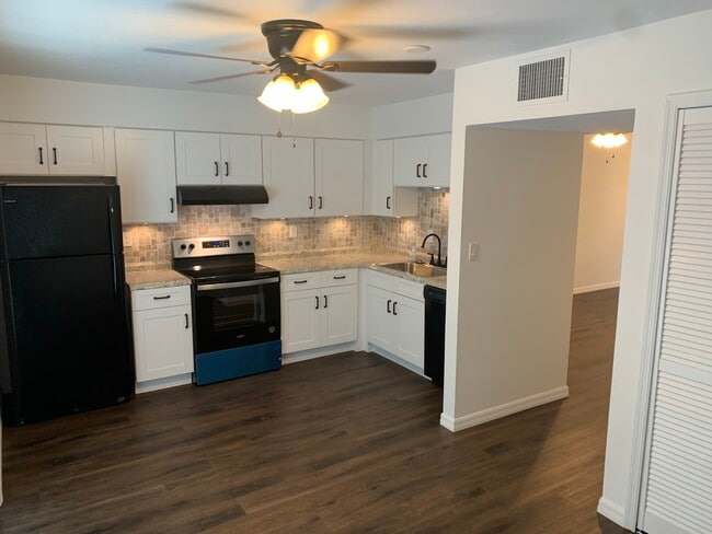 Building Photo - 5850 Cypress Gardens Blvd Unit #602 Rental