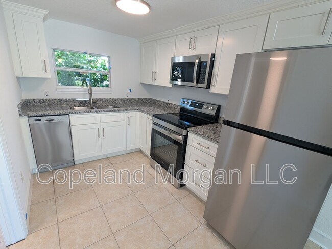 Photo - 2033 1/2 20th Street South