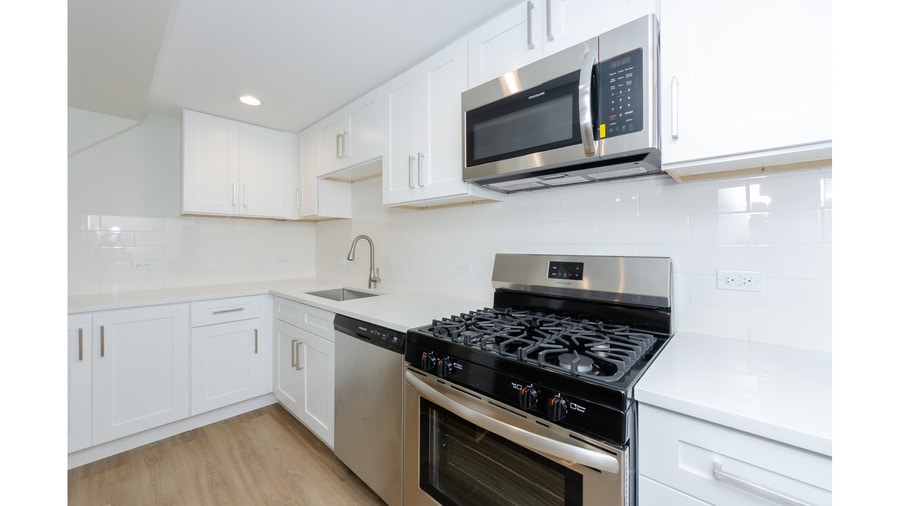 Photo - 944 W Montana St (Chicago, IL)