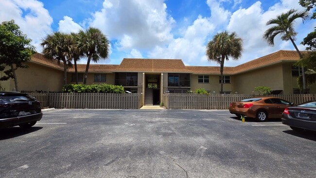 Building Photo - 1301 NW 12th Ave Unit 417a