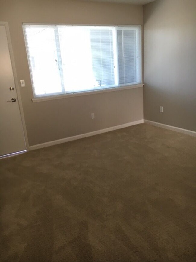 Photo - Beautiful 2 Bedroom/1 bath apartment - Upper Floor Unit Unit 02