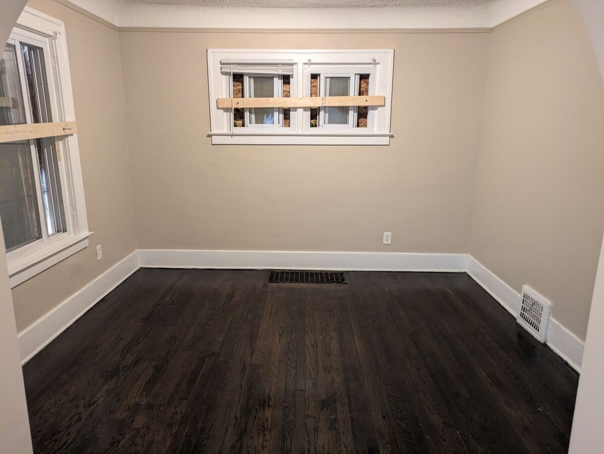 Photo - 3BR Colonial - Hardwoods/Decorative Fireplace - Detroit - 48204