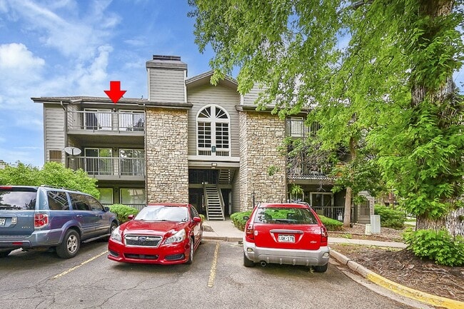 Building Photo - $1,650 - 2-Bed /1 bath Condo with Cozy Fir... Unit #E305