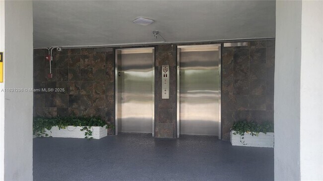 Photo - 950 Hillcrest Dr Unidad 302