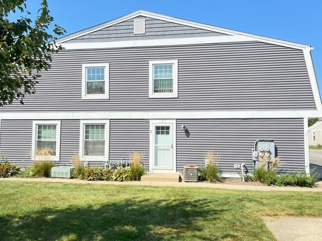 358 Farmingdale Cir