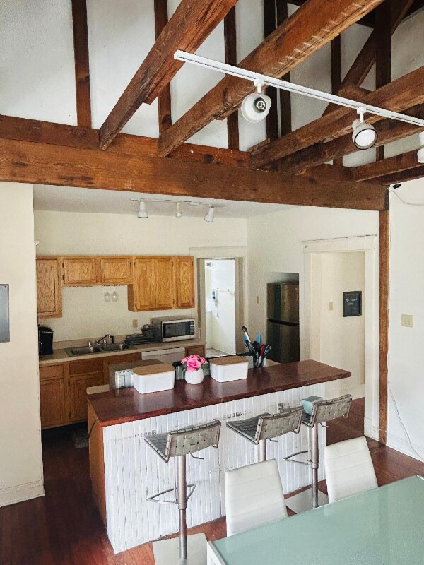 Photo - 939 Broadway St