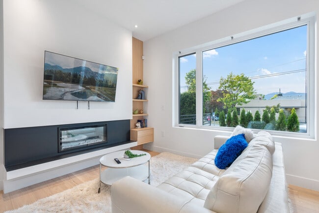 Building Photo - 4084 W 10th Ave