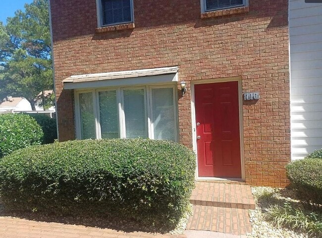 Building Photo - 110 Holcomb Ferry Rd