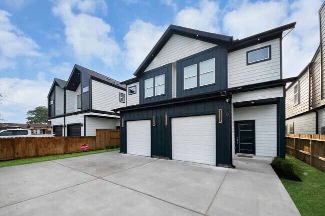 Photo - 8601 Amadwe St