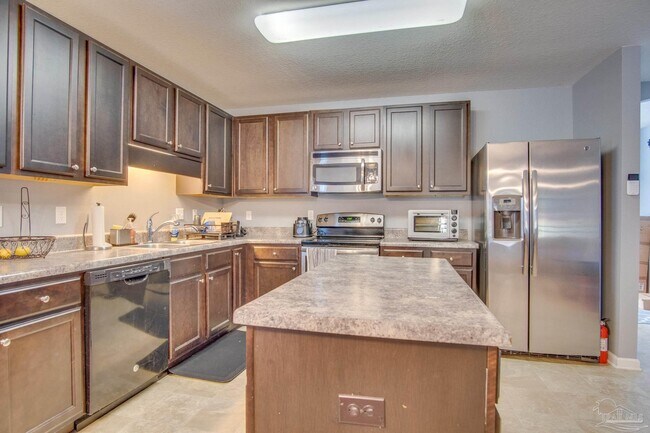 Photo - 172 Creekview Dr