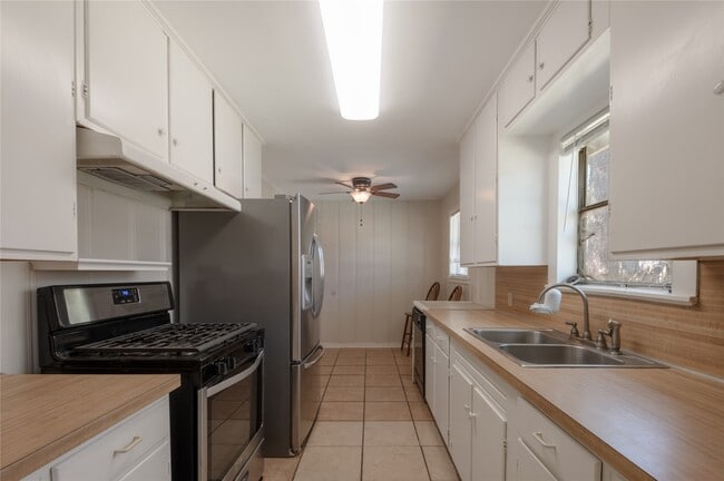 Building Photo - 1412 22nd St