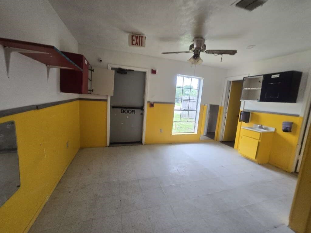 Photo - 830 Stonyridge St