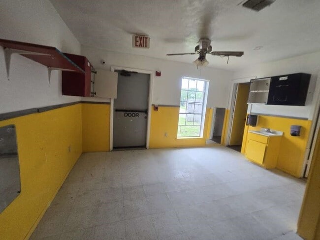 Photo - 830 Stonyridge St