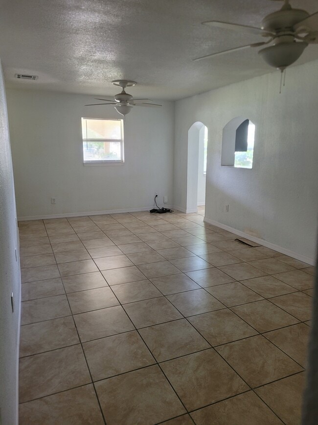 Photo - 409 Armour Ave