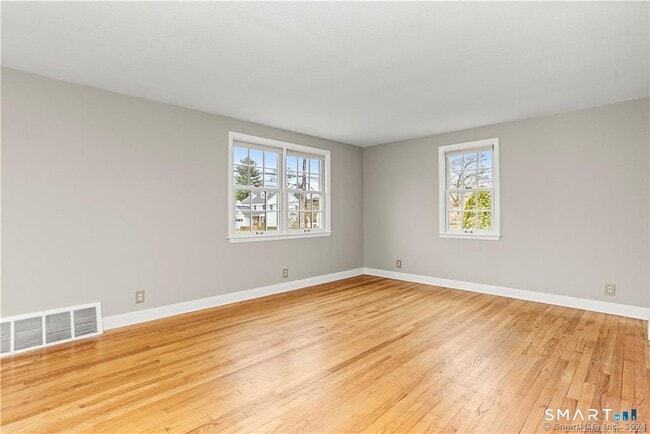 Photo - 608 Stillson Rd