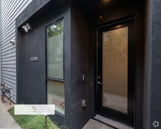Building Photo - Elegant 3 Bedroom / 2.5 Bathroom Home in LA