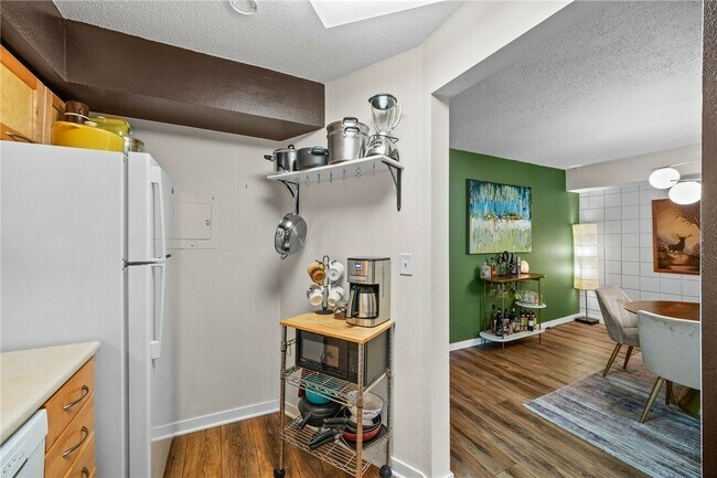 Photo - 4902 University Ave Unidad 4902