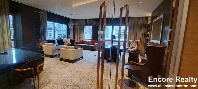 Building Photo - 665 Washington St Unit 805